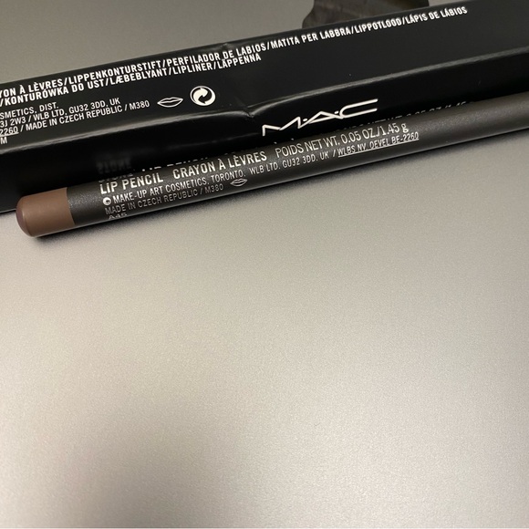 MAC “Stone” Lip Liner - Picture 4 of 5